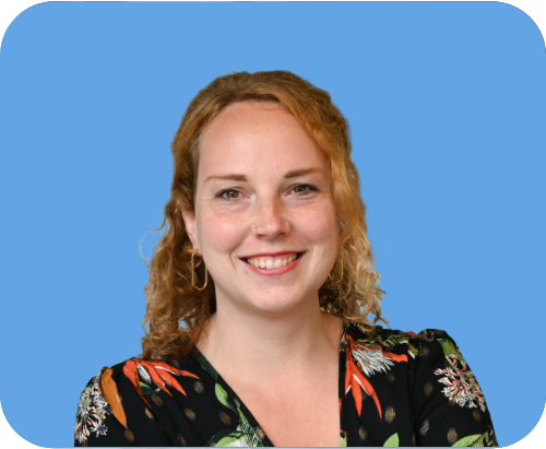 Portretfoto van Lindsay, lid van de activiteitencommissie.