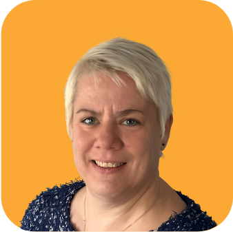 Portretfoto van Eva, lid van de mediëntenraad.